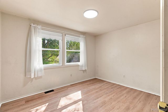 4856 Danbury Drive, Troy, MI 48085