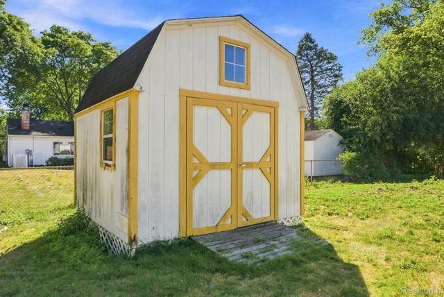 4856 Danbury Drive, Troy, MI 48085