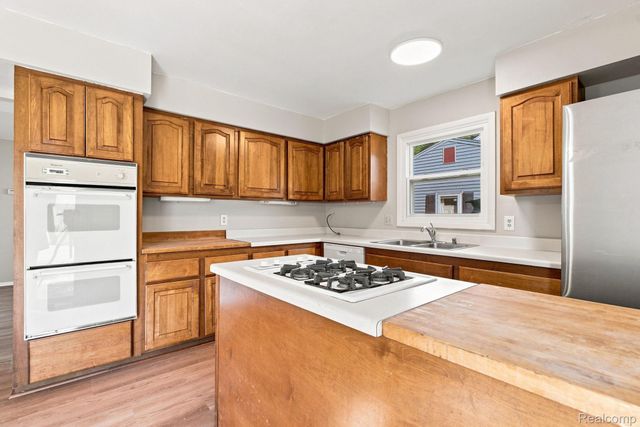 4856 Danbury Drive, Troy, MI 48085