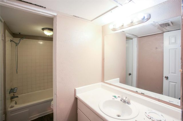 9406 Grannis Street D, Houston, TX 77075