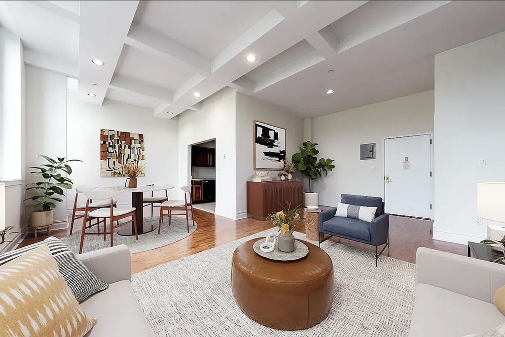 4502 Ditmars Blvd Apt 405, New York City, NY 11105