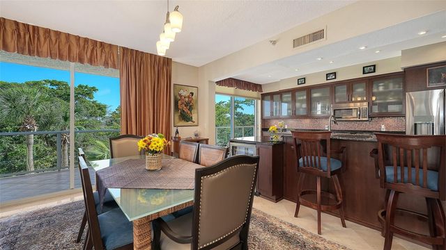 1800 BENJAMIN FRANKLIN DRIVE B207, Sarasota, FL 34236