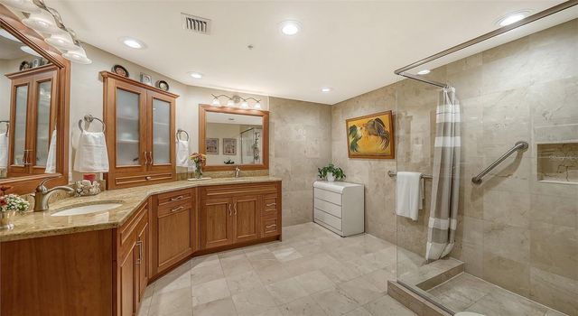 1800 BENJAMIN FRANKLIN DRIVE B207, Sarasota, FL 34236