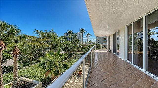 1800 BENJAMIN FRANKLIN DRIVE B207, Sarasota, FL 34236