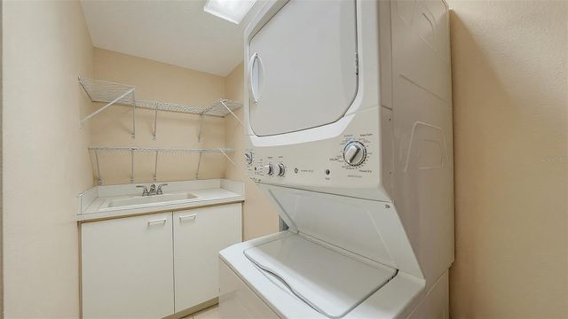 1800 BENJAMIN FRANKLIN DRIVE B207, Sarasota, FL 34236