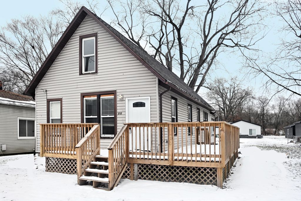 1717 Crocker Street, Chesterton, IN 46304