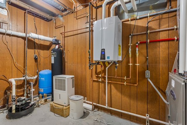 401A County Road 2500 Road N, Mahomet, IL 61853