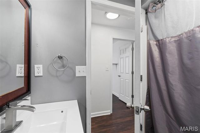 10532 Decker Avenue, St Louis, MO 63114