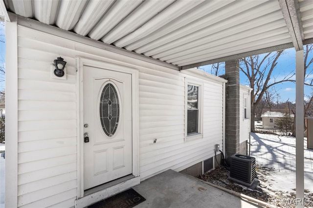 10532 Decker Avenue, St Louis, MO 63114