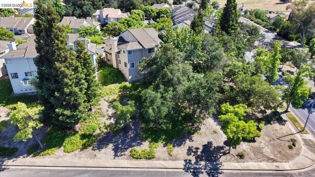 1025 Pinehurst Court, Concord, CA 94521