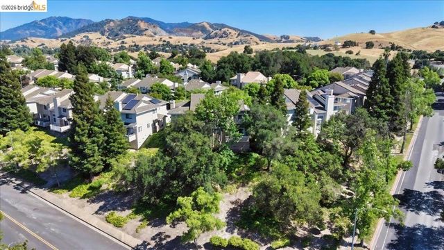 1025 Pinehurst Court, Concord, CA 94521