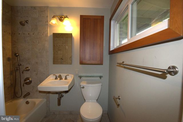 6933 TYNDALE ST, Mclean, VA 22101