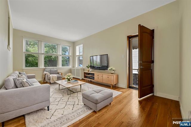 200-202 Oak Street, Weehawken, NJ 07086