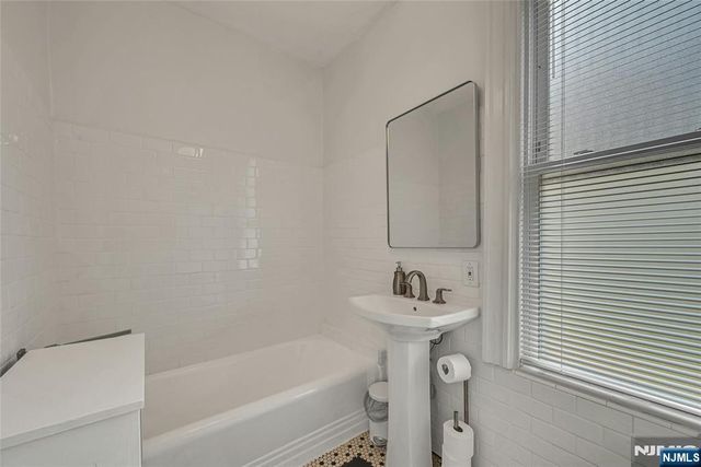200-202 Oak Street, Weehawken, NJ 07086