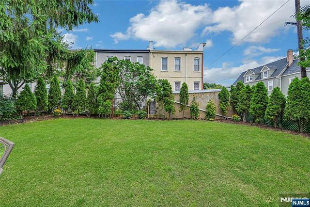 200-202 Oak Street, Weehawken, NJ 07086