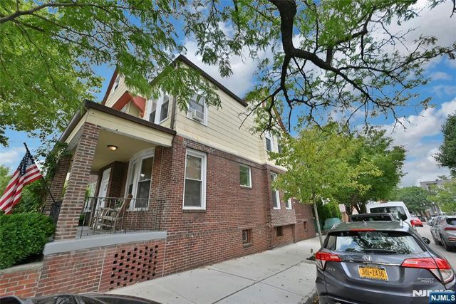 200-202 Oak Street, Weehawken, NJ 07086