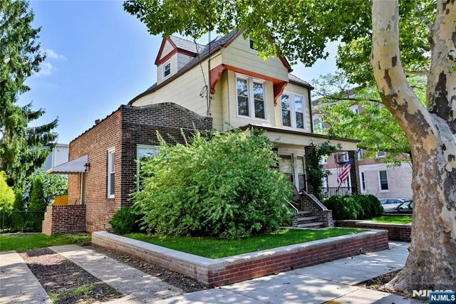 200-202 Oak Street, Weehawken, NJ 07086