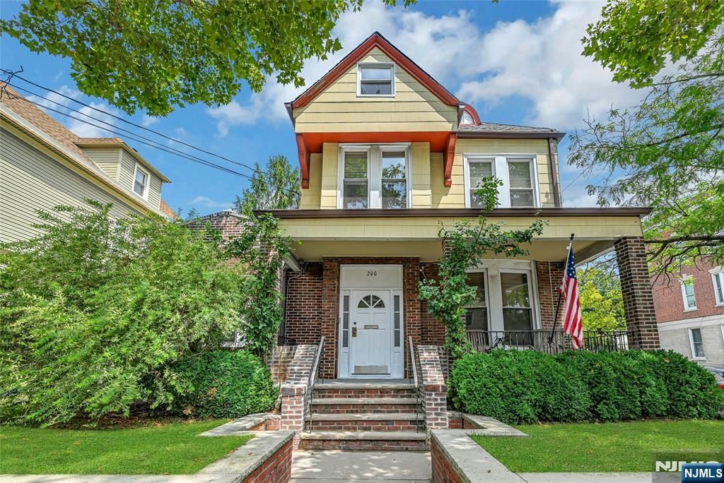 200-202 Oak Street, Weehawken, NJ 07086