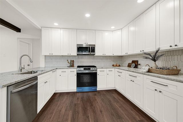 435 Bayou View Drive, El Lago, TX 77586