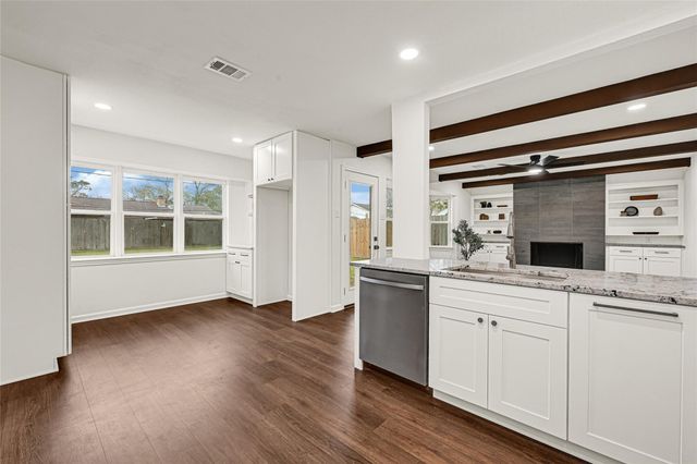 435 Bayou View Drive, El Lago, TX 77586