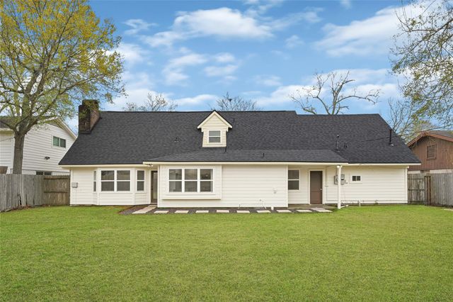 435 Bayou View Drive, El Lago, TX 77586