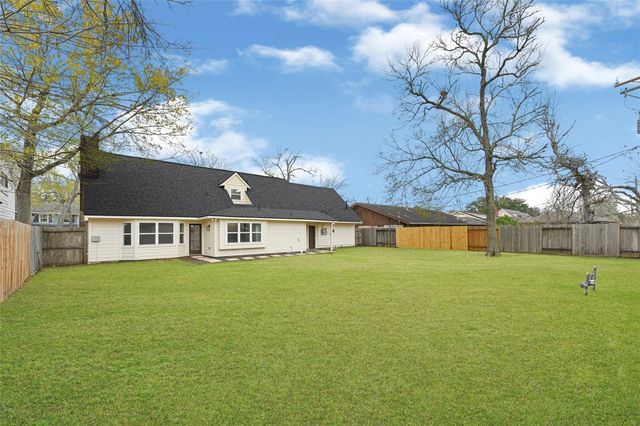 435 Bayou View Drive, El Lago, TX 77586