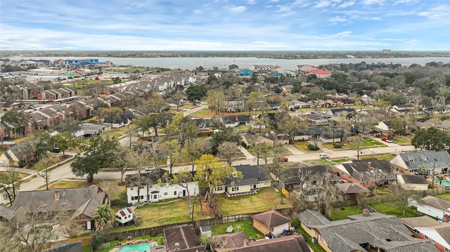 435 Bayou View Drive, El Lago, TX 77586