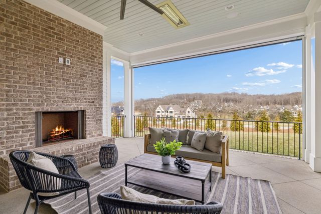 8729 Weller Ln, College Grove, TN 37046