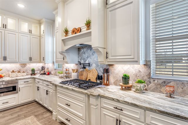 216 Deer Glade Court, Azle, TX 76020