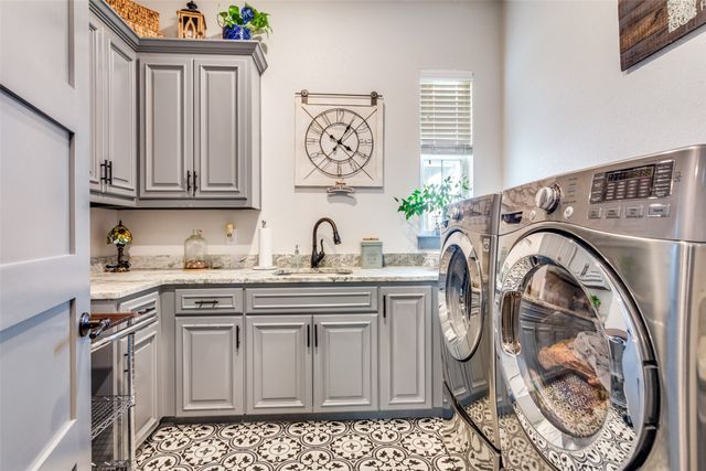 216 Deer Glade Court, Azle, TX 76020