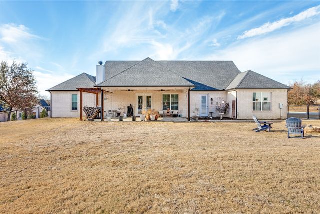 216 Deer Glade Court, Azle, TX 76020