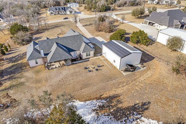 216 Deer Glade Court, Azle, TX 76020