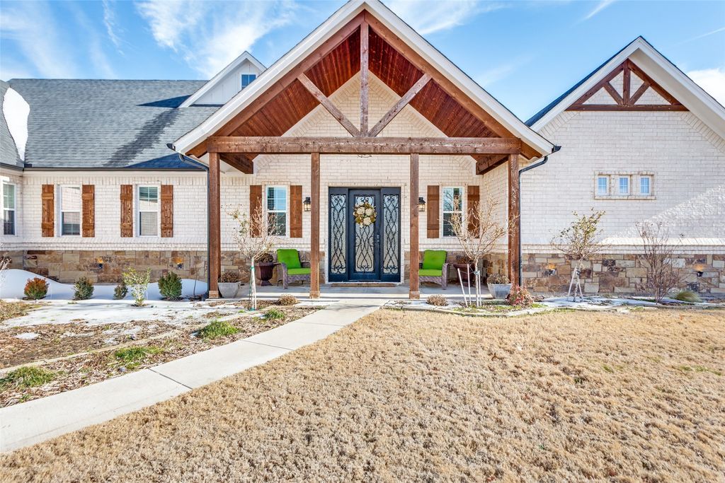 216 Deer Glade Court, Azle, TX 76020