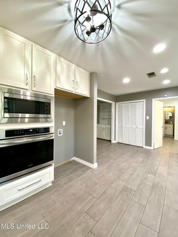 107 W Lakeshore Drive, Carriere, MS 39426