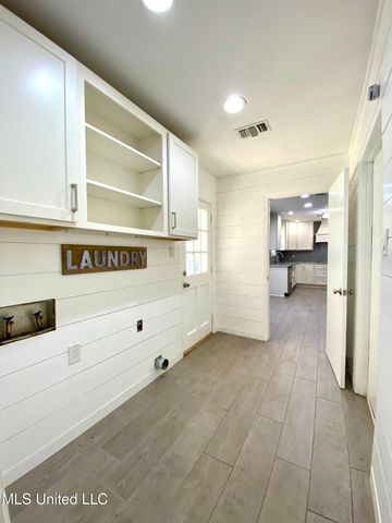 107 W Lakeshore Drive, Carriere, MS 39426