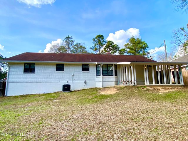 107 W Lakeshore Drive, Carriere, MS 39426