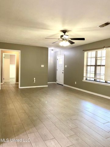 107 W Lakeshore Drive, Carriere, MS 39426