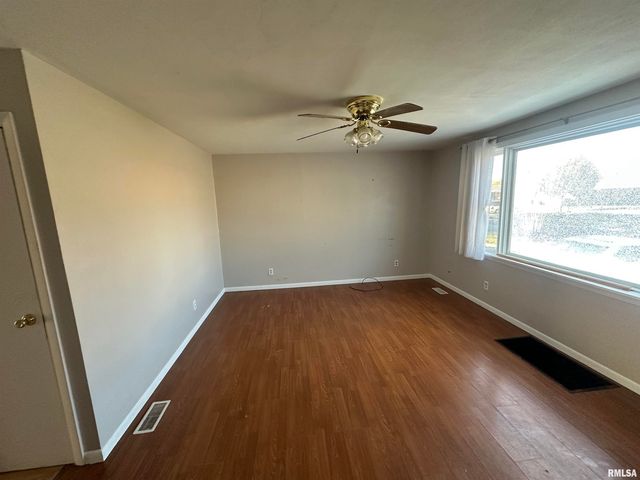 1030 W BERRIEN Street, Galesburg, IL 61401