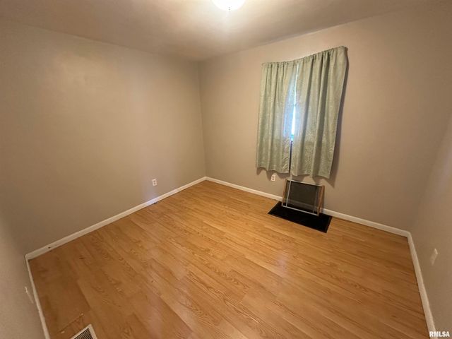 1030 W BERRIEN Street, Galesburg, IL 61401