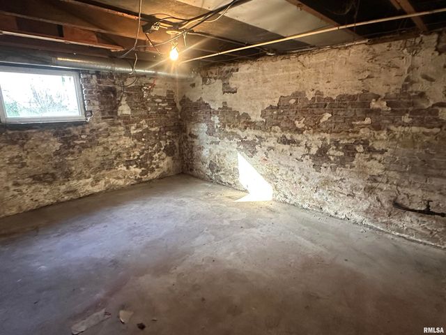 1030 W BERRIEN Street, Galesburg, IL 61401