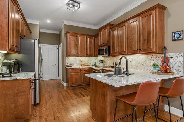 916 SW Lauren Court, Lee's Summit, MO 64081