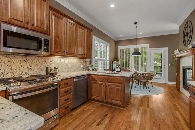 916 SW Lauren Court, Lee's Summit, MO 64081