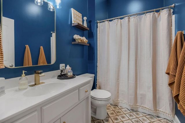 916 SW Lauren Court, Lee's Summit, MO 64081