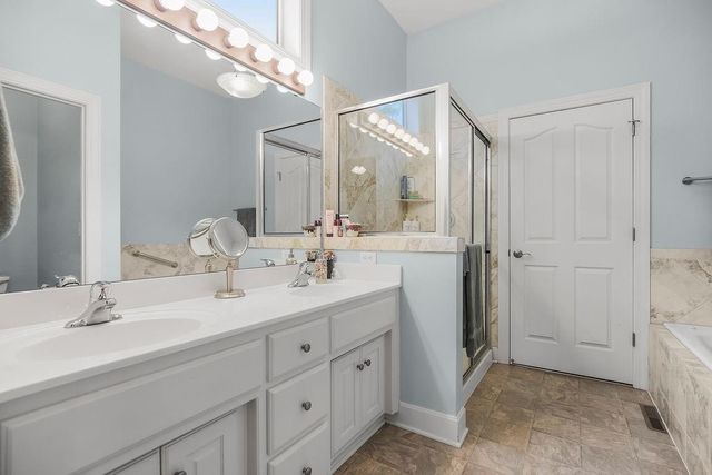916 SW Lauren Court, Lee's Summit, MO 64081