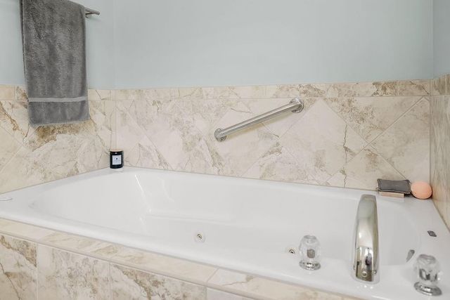 916 SW Lauren Court, Lee's Summit, MO 64081