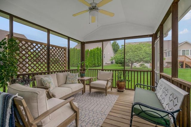 916 SW Lauren Court, Lee's Summit, MO 64081
