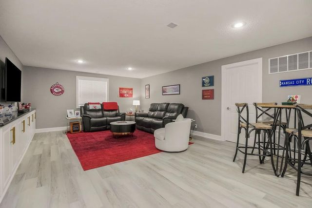 916 SW Lauren Court, Lee's Summit, MO 64081