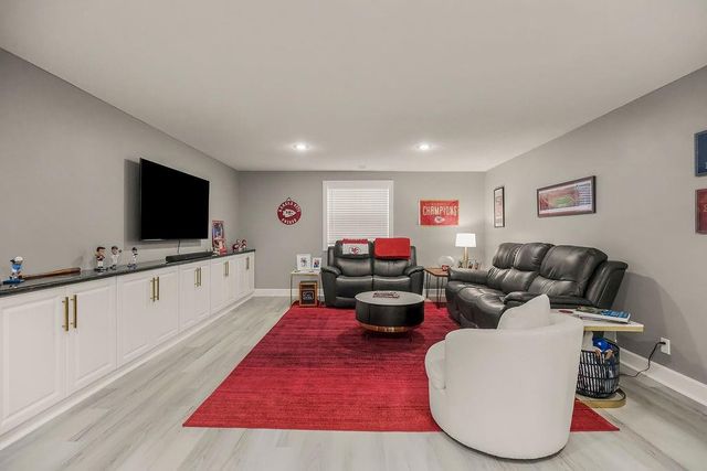 916 SW Lauren Court, Lee's Summit, MO 64081