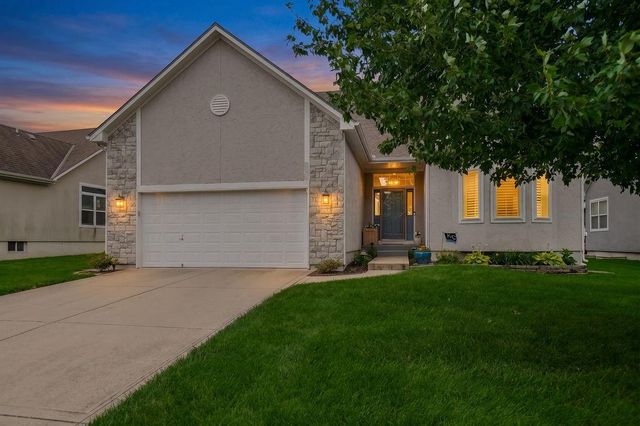 916 SW Lauren Court, Lee's Summit, MO 64081