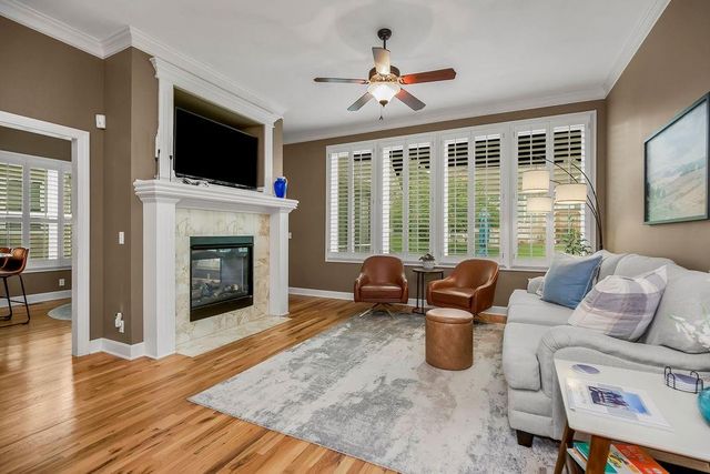 916 SW Lauren Court, Lee's Summit, MO 64081